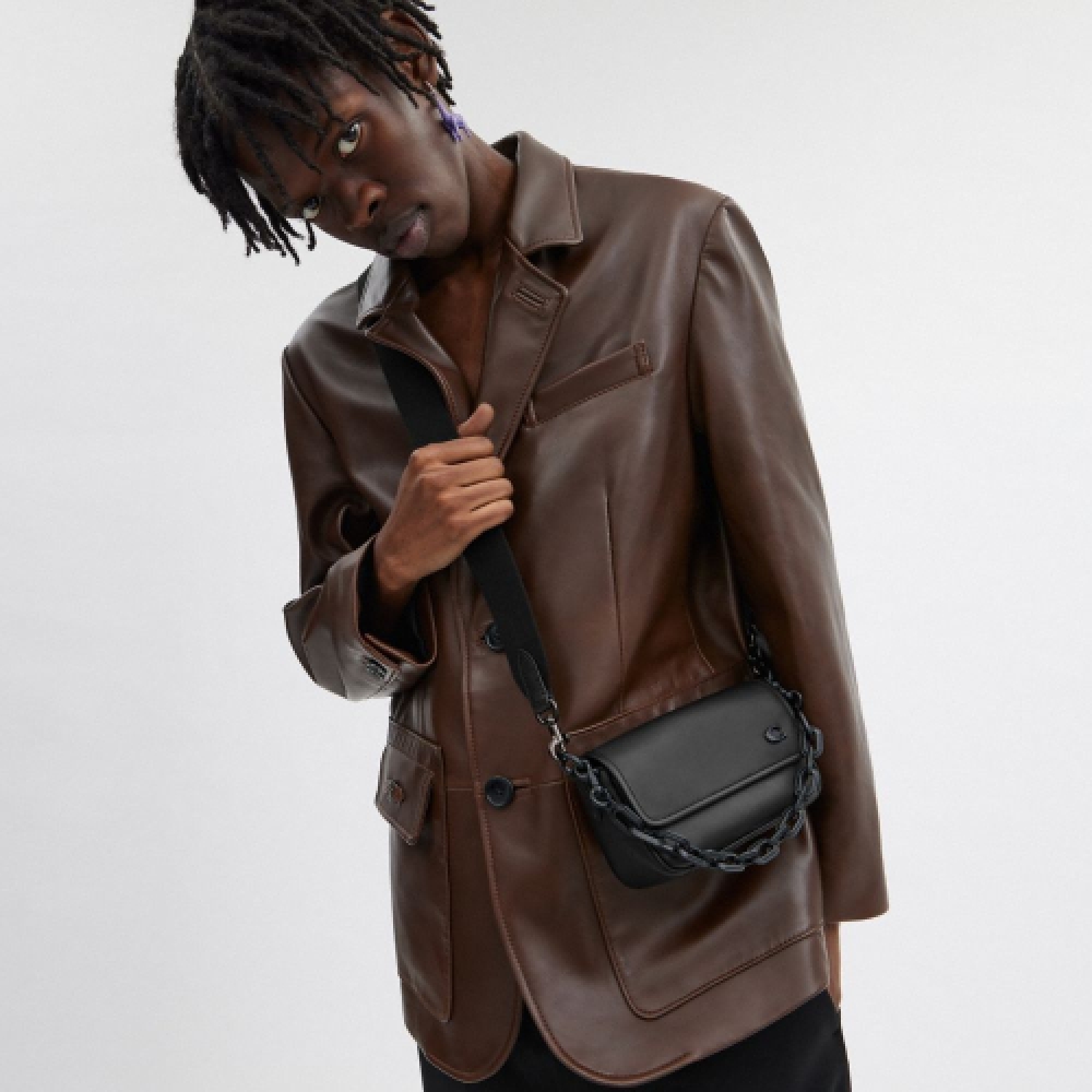 COACH コーチ チャーター フラップ クロスボディ 18 ブラック Qoo10] Coach コーチチャーターフラップクロスボディ 1